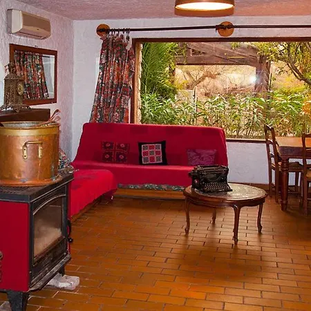 L'ile-rousse Sleeps 8 Pool Air Con Wifi