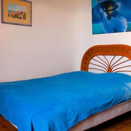 L'ile-rousse Sleeps 8 Pool Air Con Wifi *
